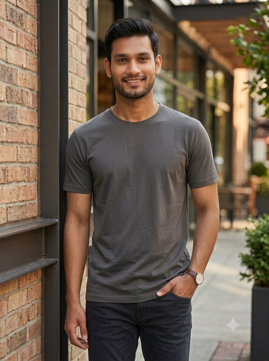 Charcoal Grey t-shirt street style - Nasheyy
