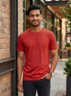 Red t-shirt street style - Nasheyy